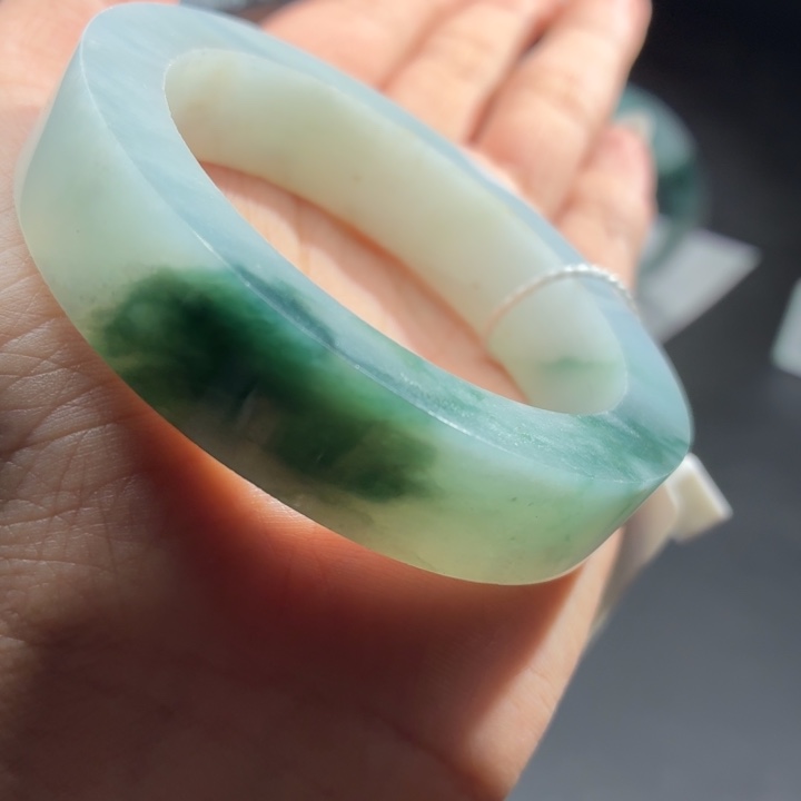 定制翡翠未镶嵌翡翠手镯