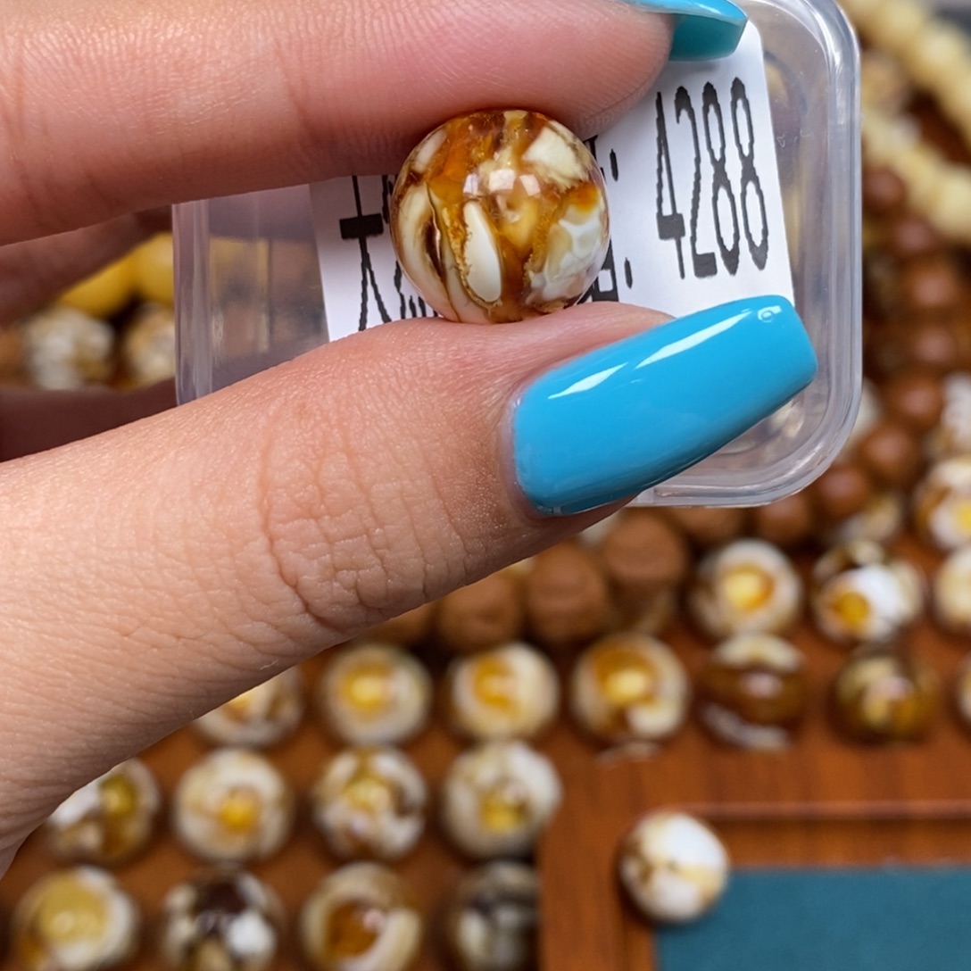 蜜蜡未镶嵌珠宝奇石4288