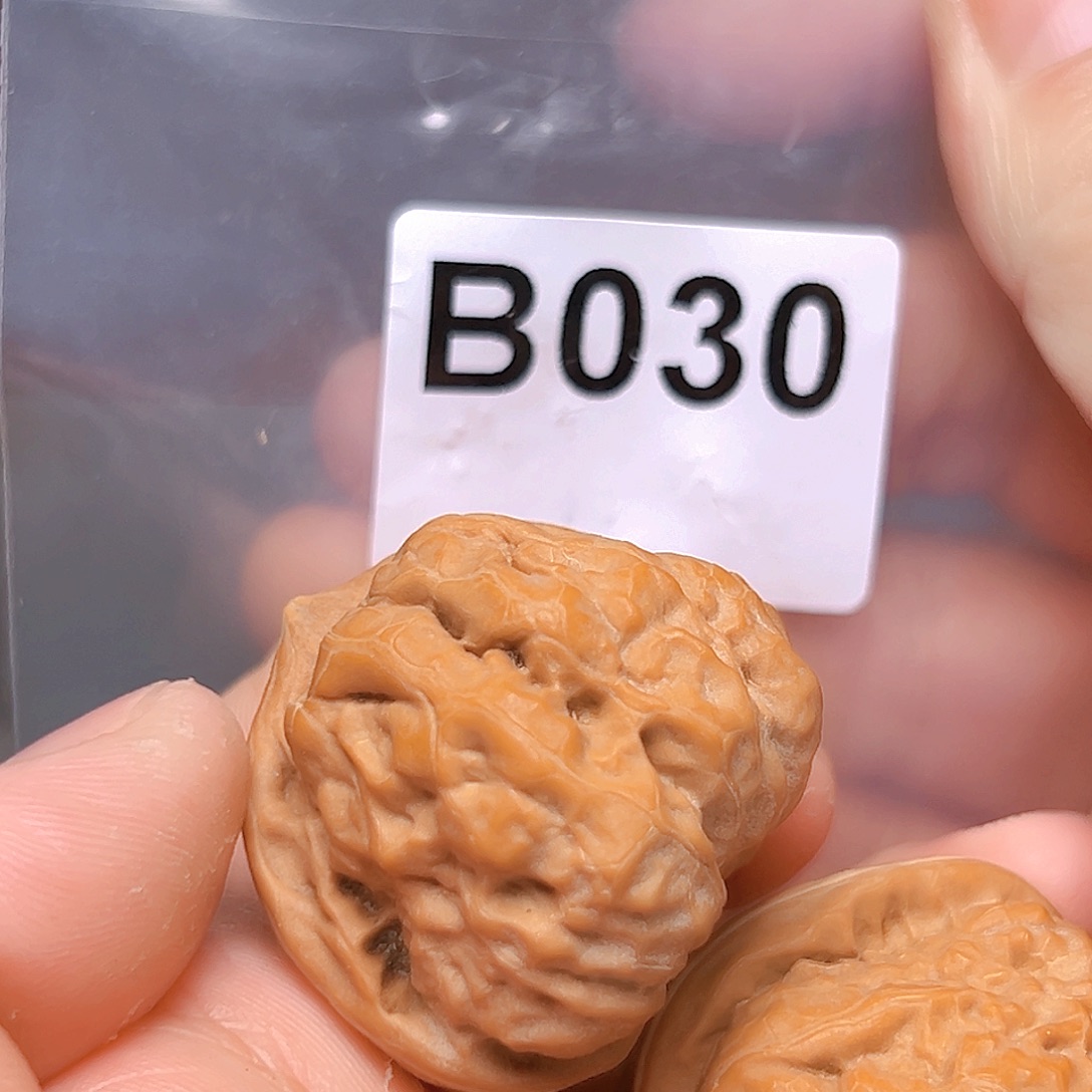 文玩核桃吊坠蛤蟆头