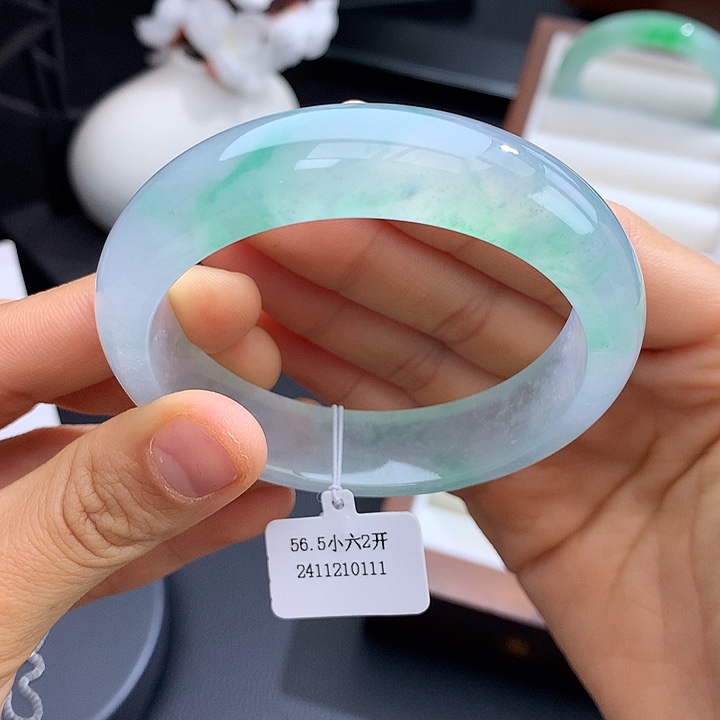 未镶嵌手镯翡翠56.7金丝绿正圈