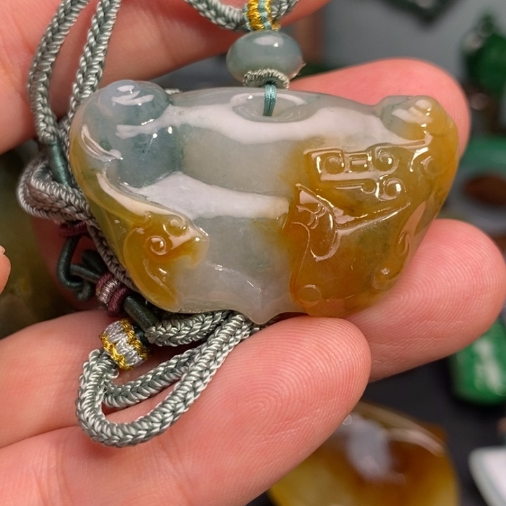 翡翠未镶嵌吊坠(赠链)祥和