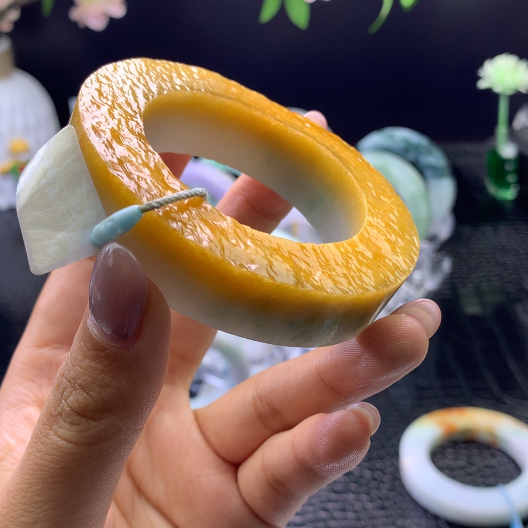 草***美定制翡翠未镶嵌手镯