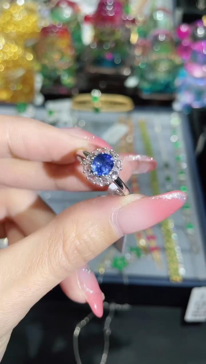 18K金镶嵌天然蓝宝石戒指