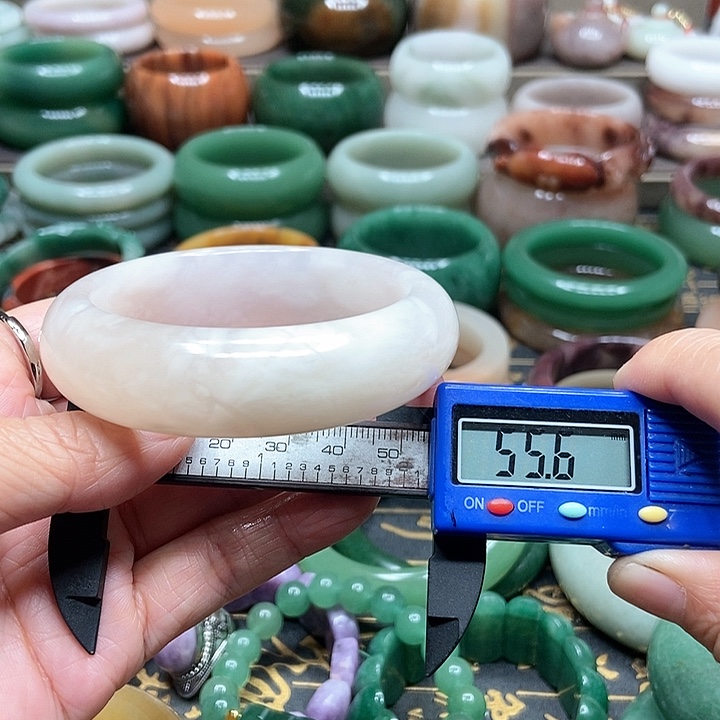 石英质玉手镯未镶嵌