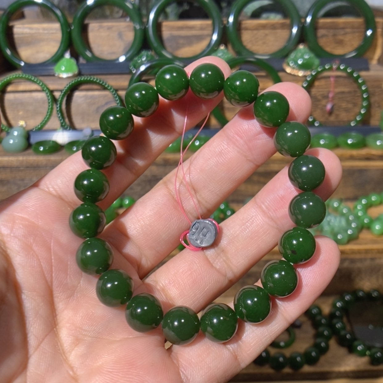 【闪购商品】吊坠(不含链)未镶嵌和田玉俄七红皮菠菜绿手串 10