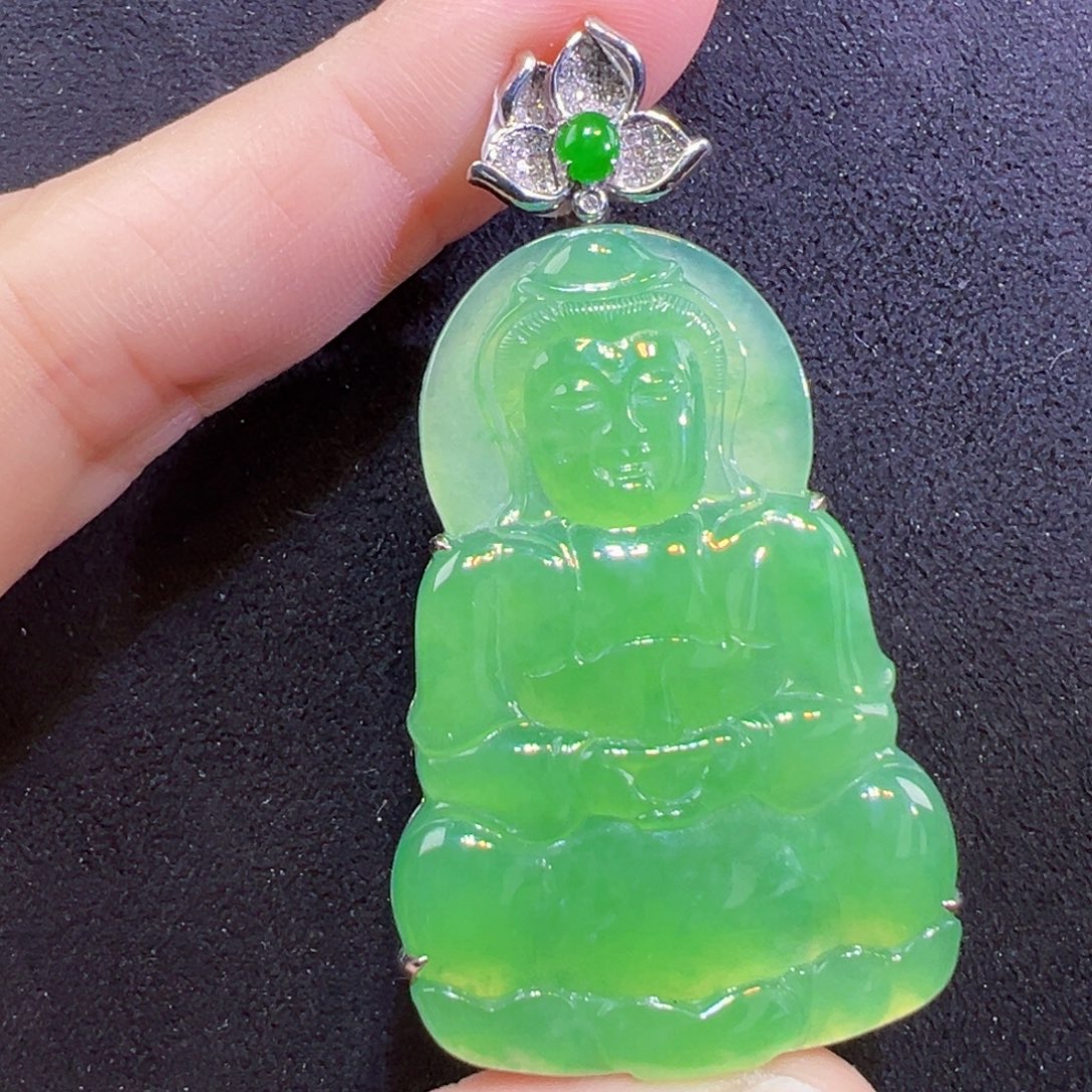 颈饰18K金镶嵌翡翠吊坠