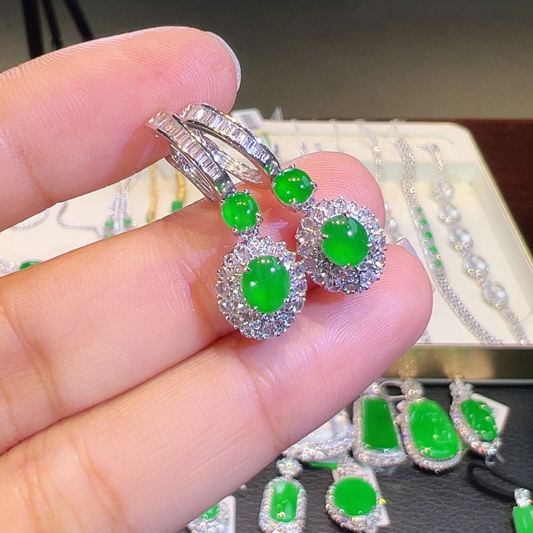 翡翠18K金镶嵌耳饰