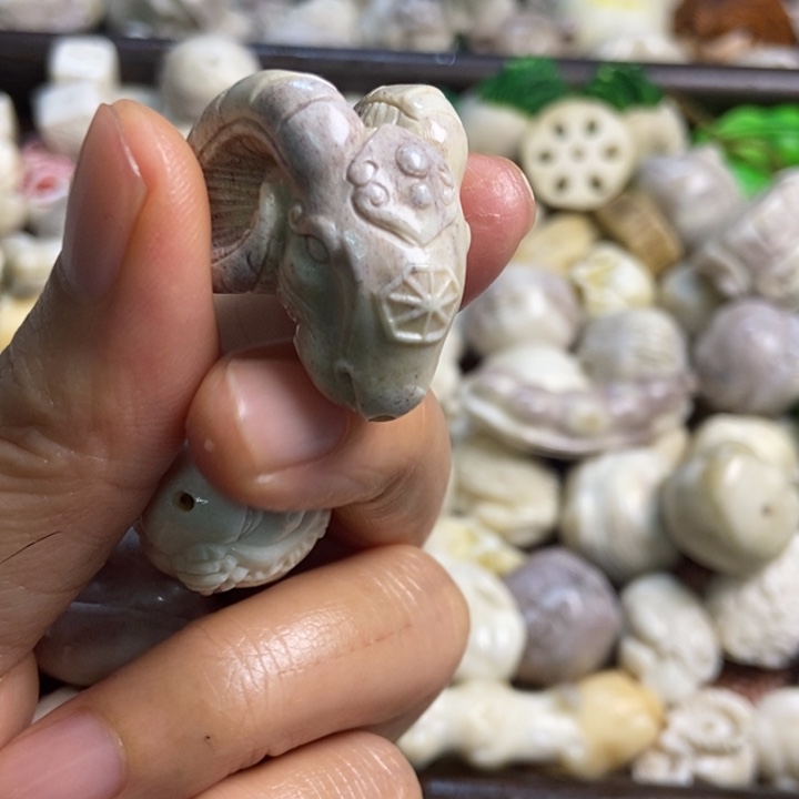 回***家配饰鹿角雕刻一个出