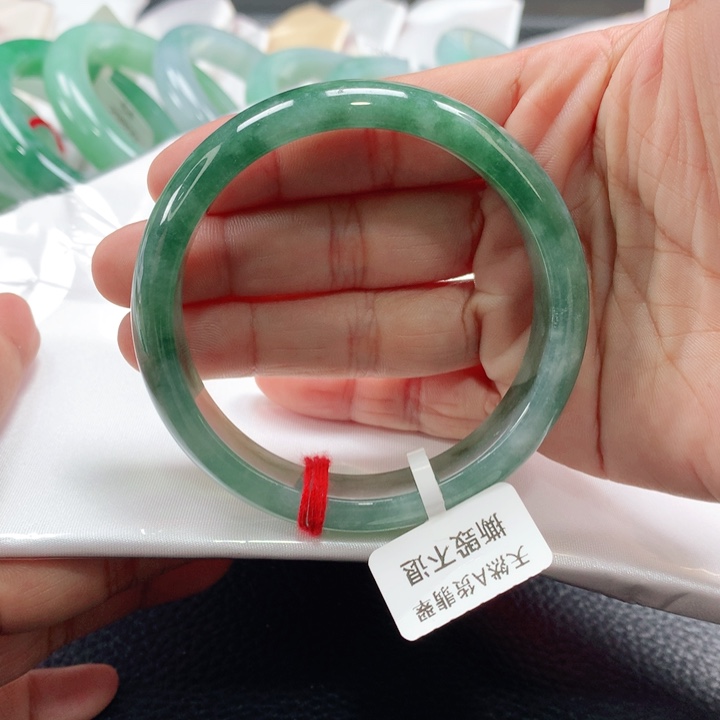 翡翠手镯未镶嵌55565656