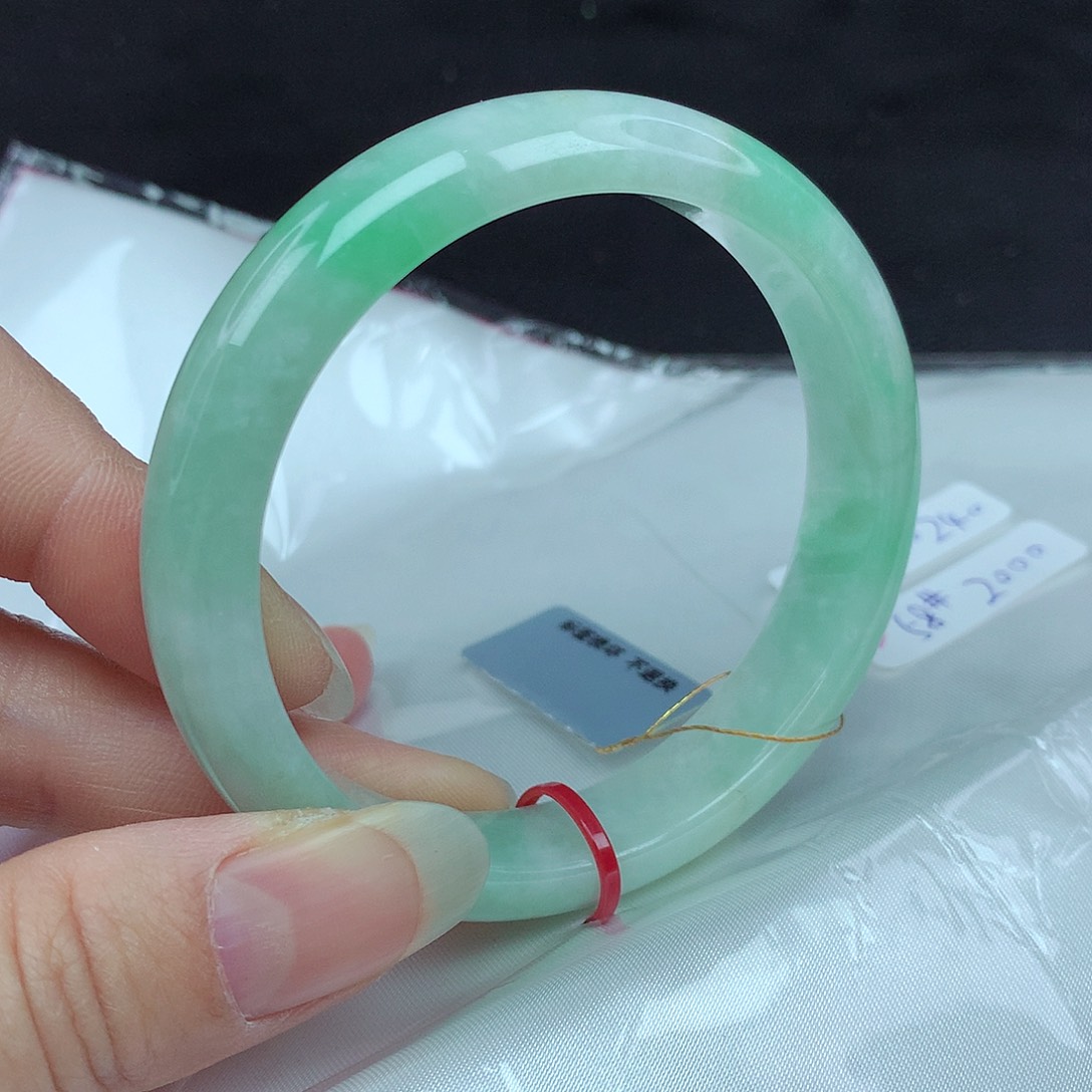 翡翠手镯未镶嵌58圈240