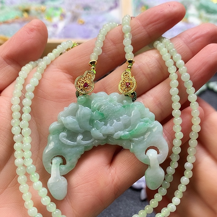 翡翠颈饰未镶嵌吊坠