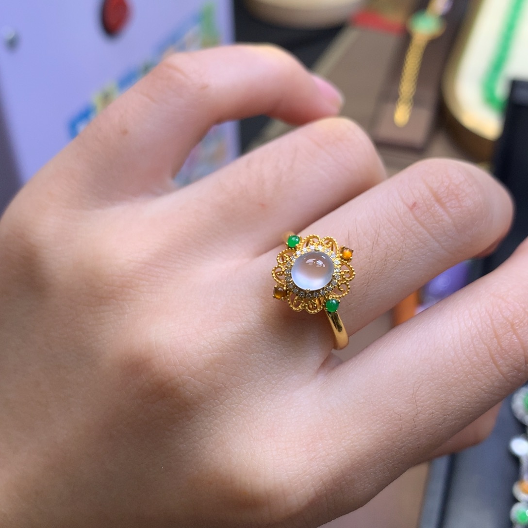 翡翠18K金镶嵌颈饰翡翠