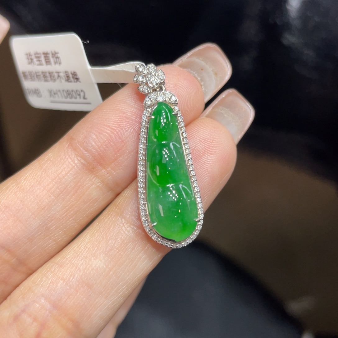 翡翠颈饰18K金镶嵌天然缅甸翡翠