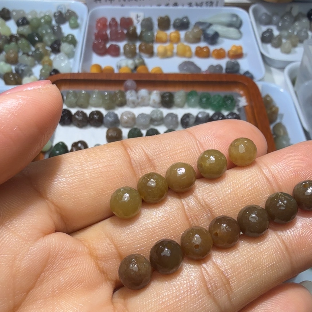 有***范和田玉未镶嵌珠宝奇石