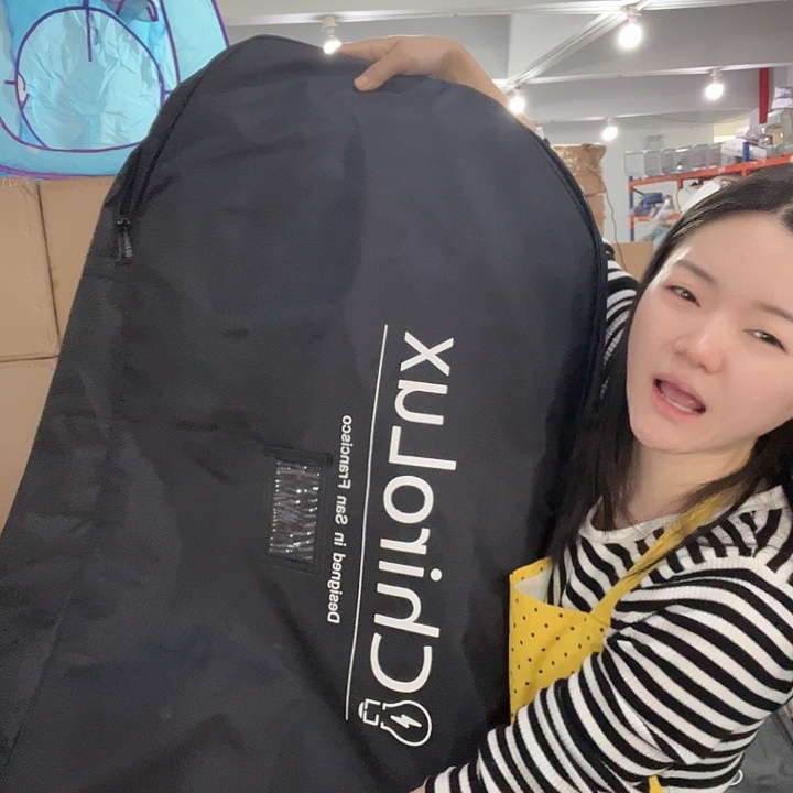 巨无霸爱黑双肩背包