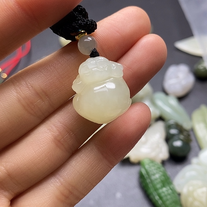 颈饰未镶嵌和田玉佛*?