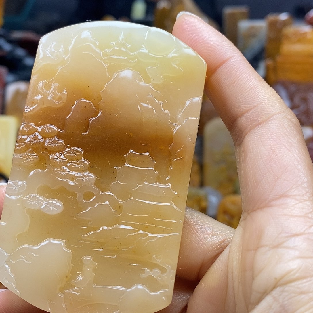 石英质玉（黄龙玉）颈饰未镶嵌