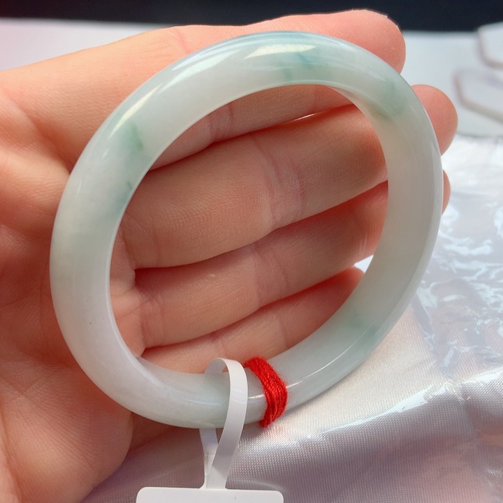 翡翠手镯未镶嵌55圈贵妃