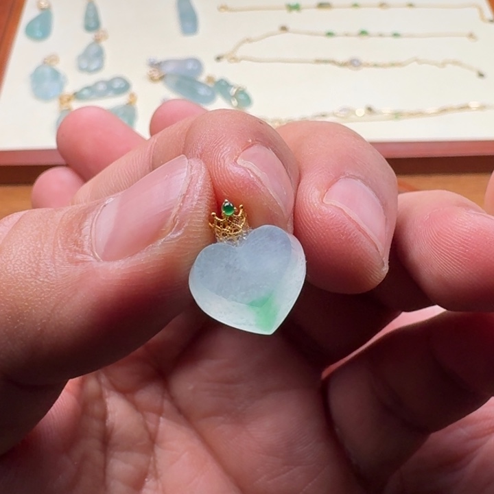 翡翠吊坠(不含链)18K金镶嵌