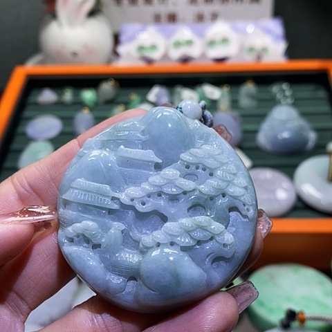 翡翠颈饰未镶嵌山水