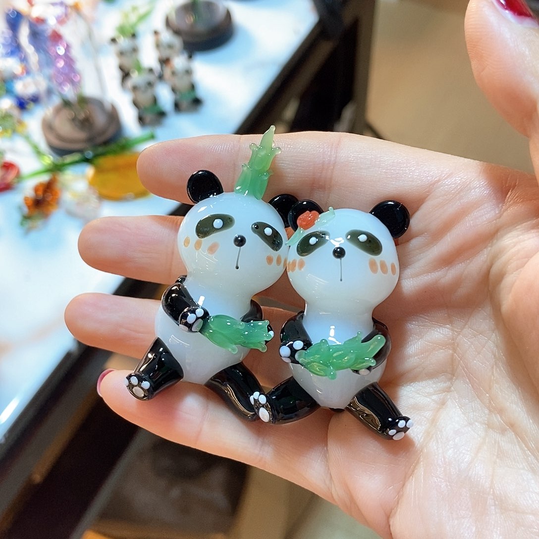 琉璃手工艺品如****主熊猫