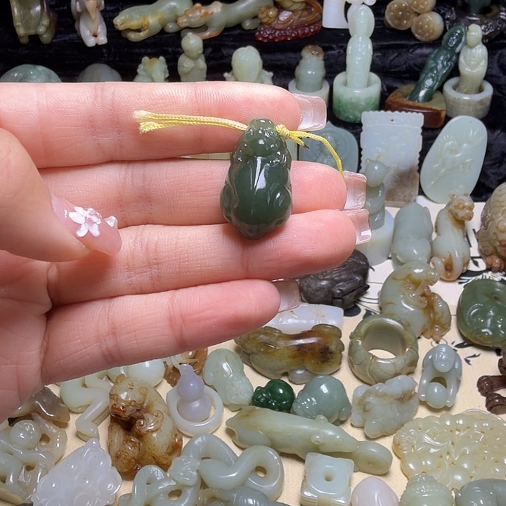 和田玉（糖玉）未镶嵌颈饰