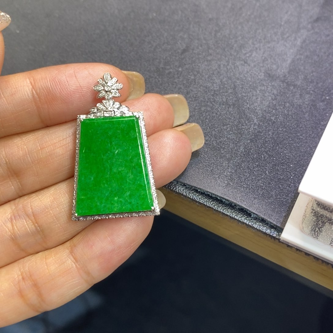 翡翠吊坠(不含链)18K金镶嵌吊坠