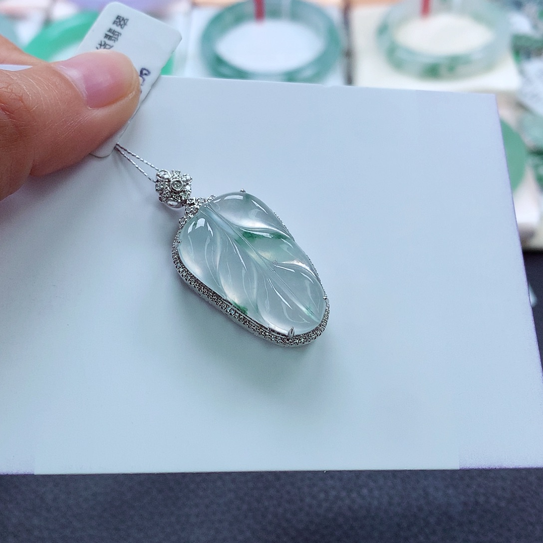 翡翠颈饰18K金镶嵌王**?叶子