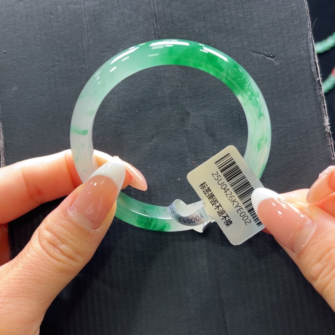 石英质玉手镯未镶嵌➕艳艳55