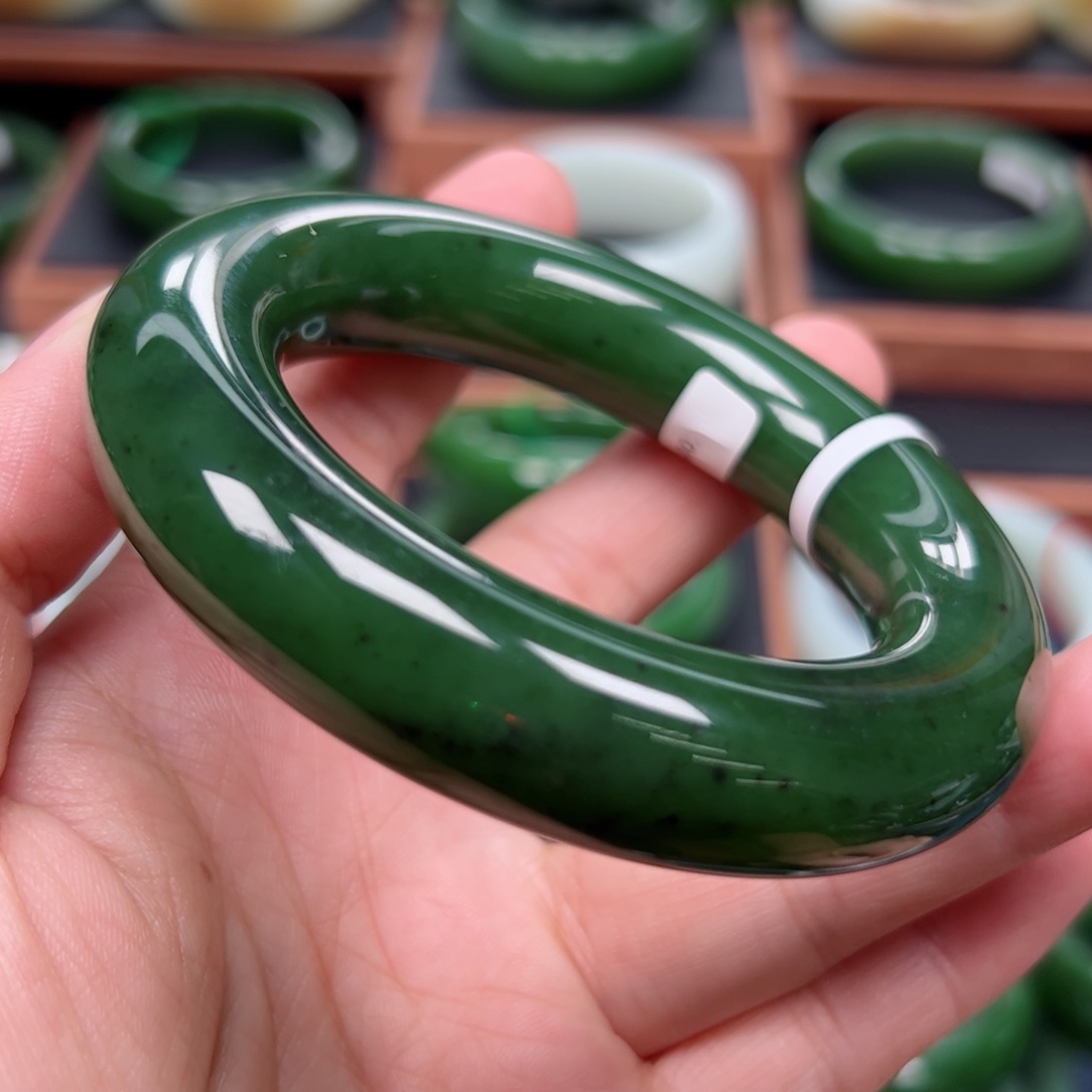 未镶嵌手镯和田玉（碧玉）