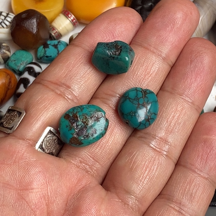 无***为琉璃颈饰珠子。zzzzzzz