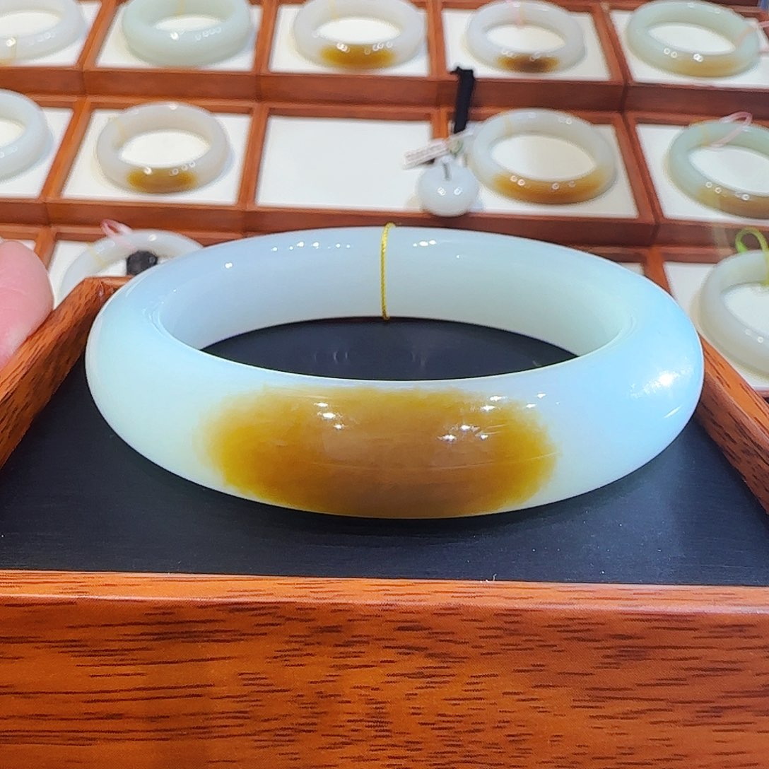 和田玉手镯未镶嵌且末一口老红糖59 60 61