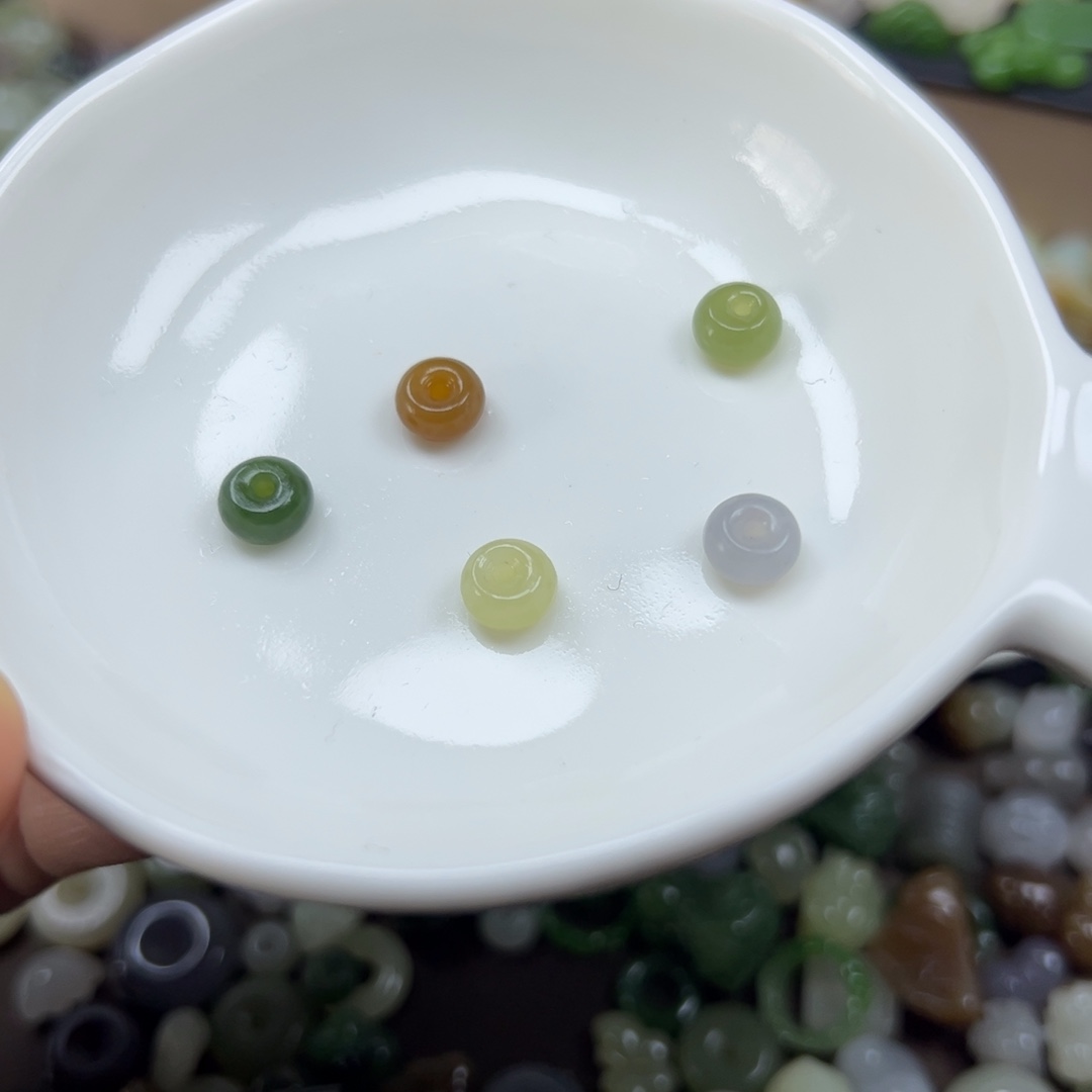 未****和田玉未镶嵌颈饰