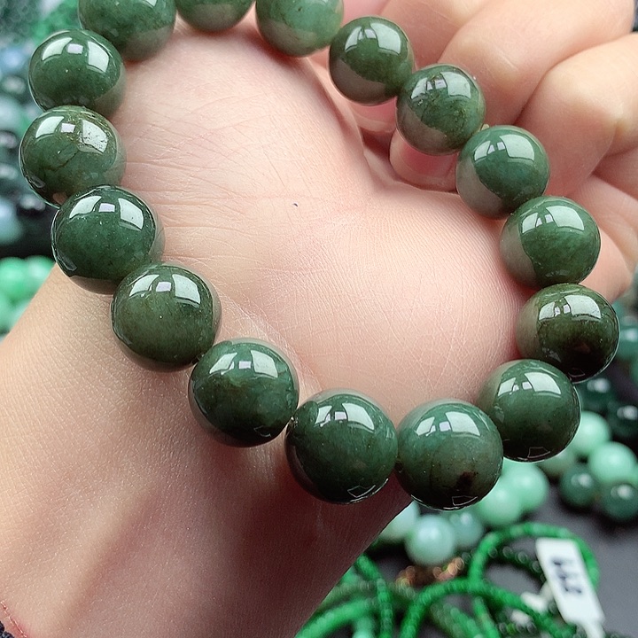 翡翠颈饰未镶嵌手串