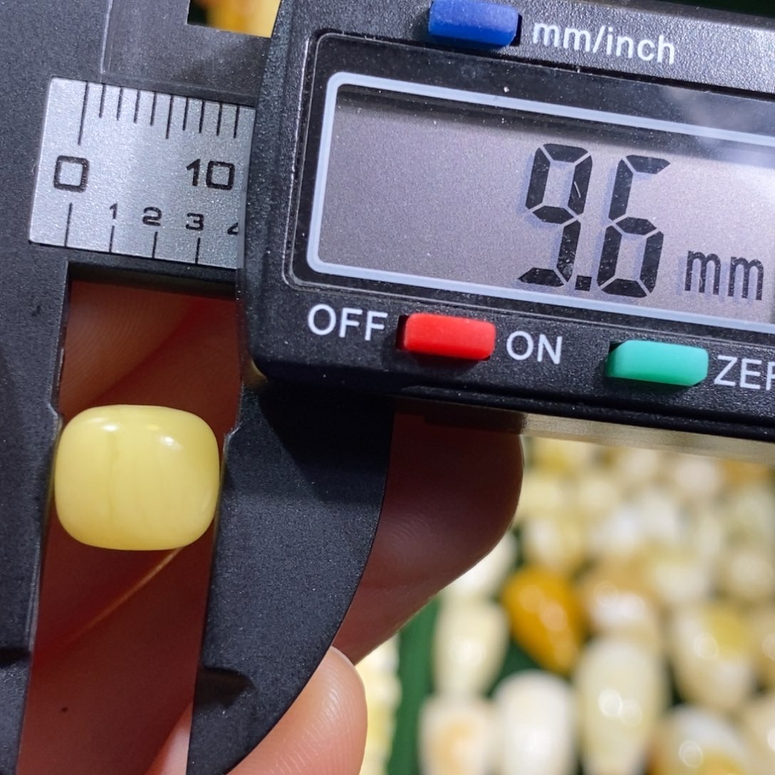 蜜蜡未镶嵌裸石配饰