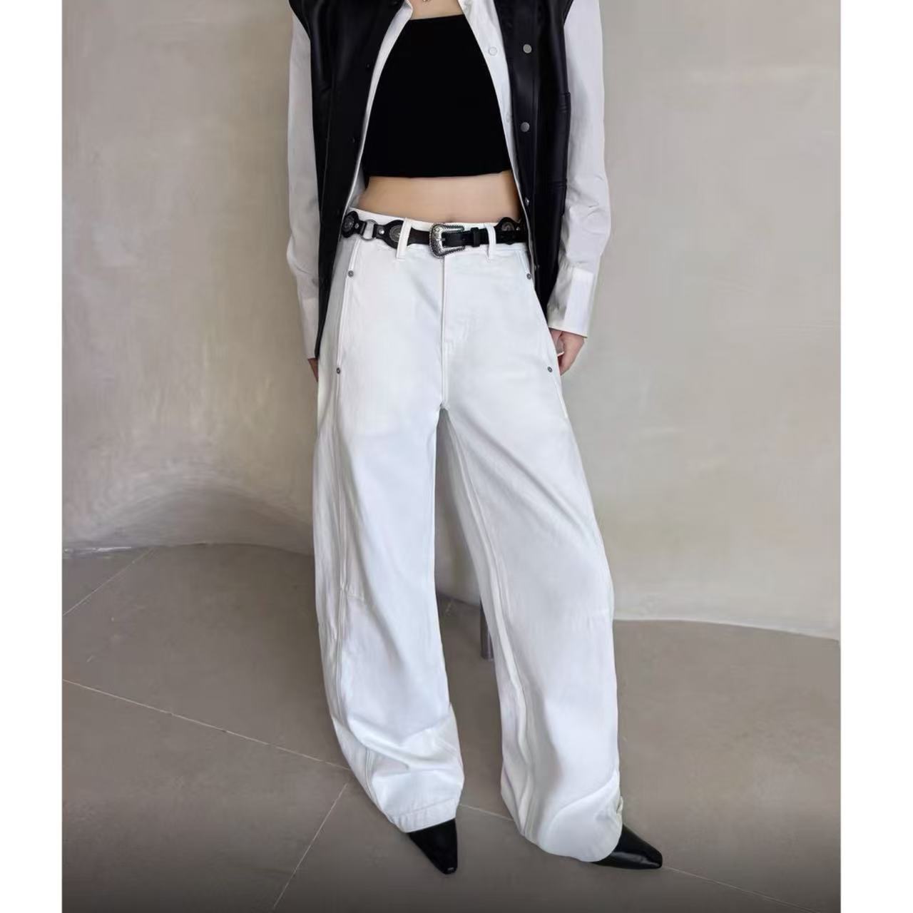 【高智白牛】高腰显瘦弯刀阔腿牛仔裤（带腰带）.