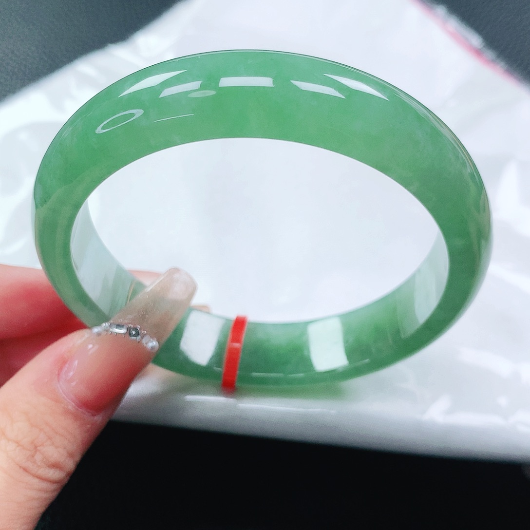 翡翠手镯未镶嵌58圈