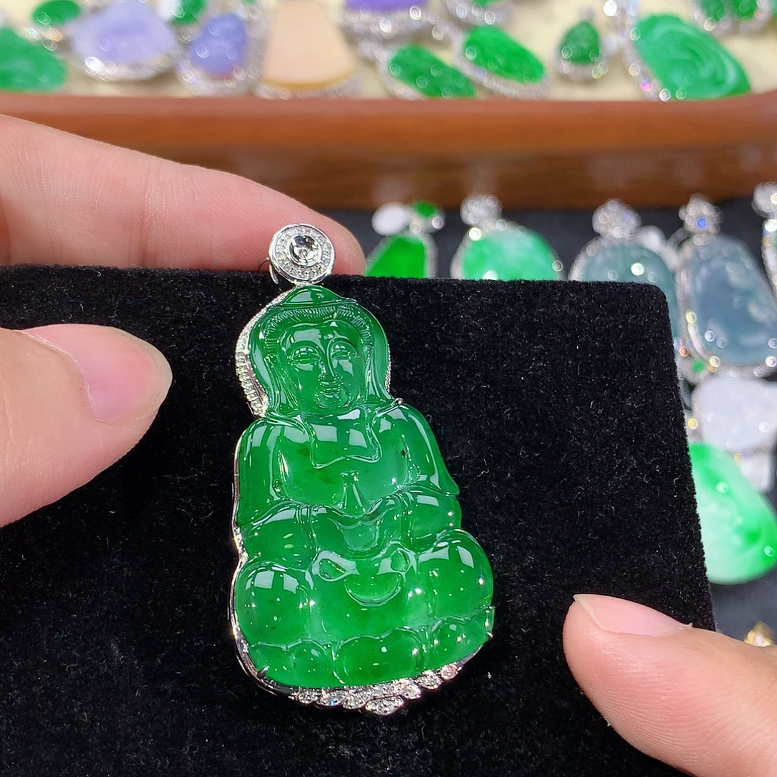 翡翠18K金镶嵌颈饰