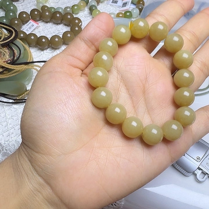 小***心和田玉（糖玉）未镶嵌手镯