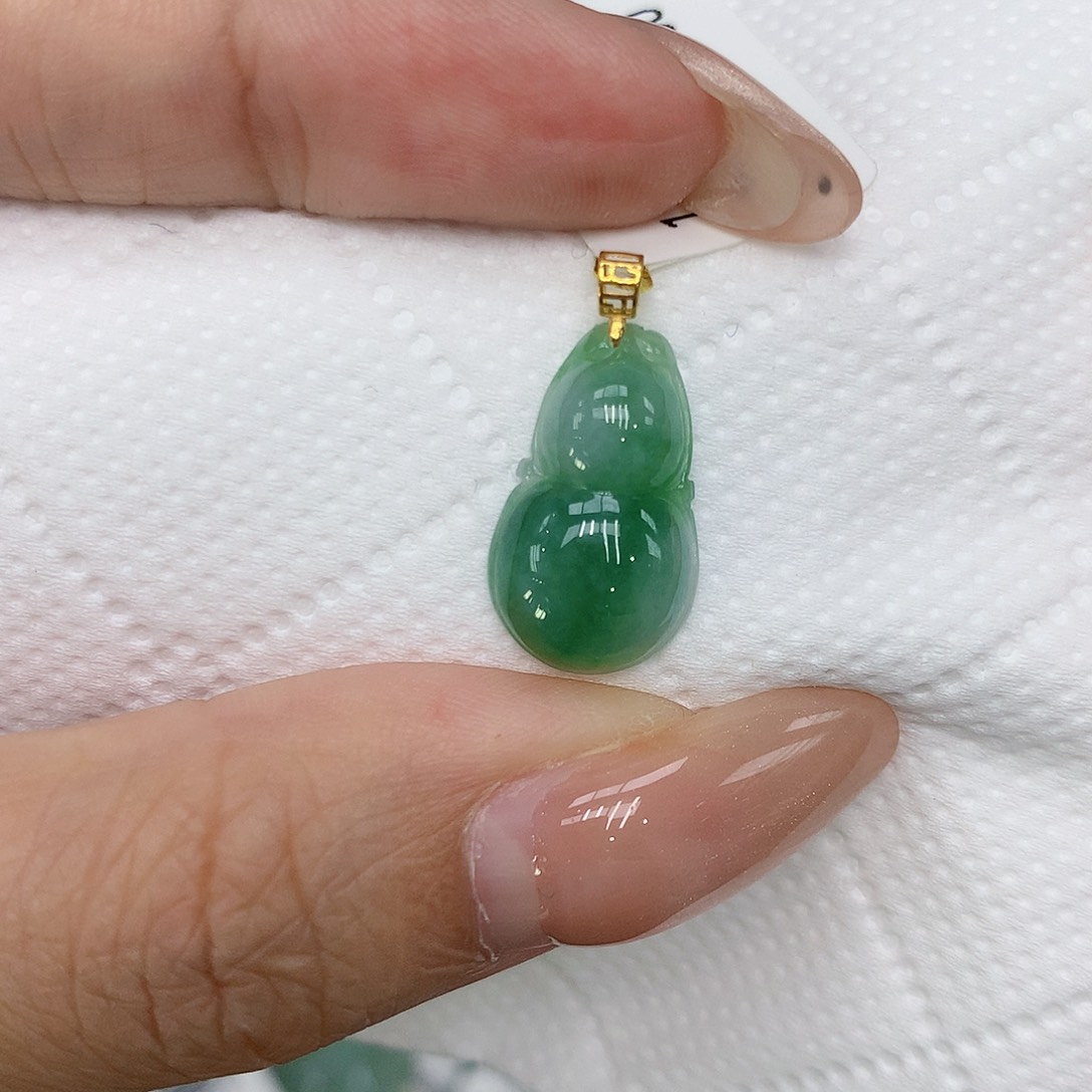 颈饰18K金镶嵌翡翠