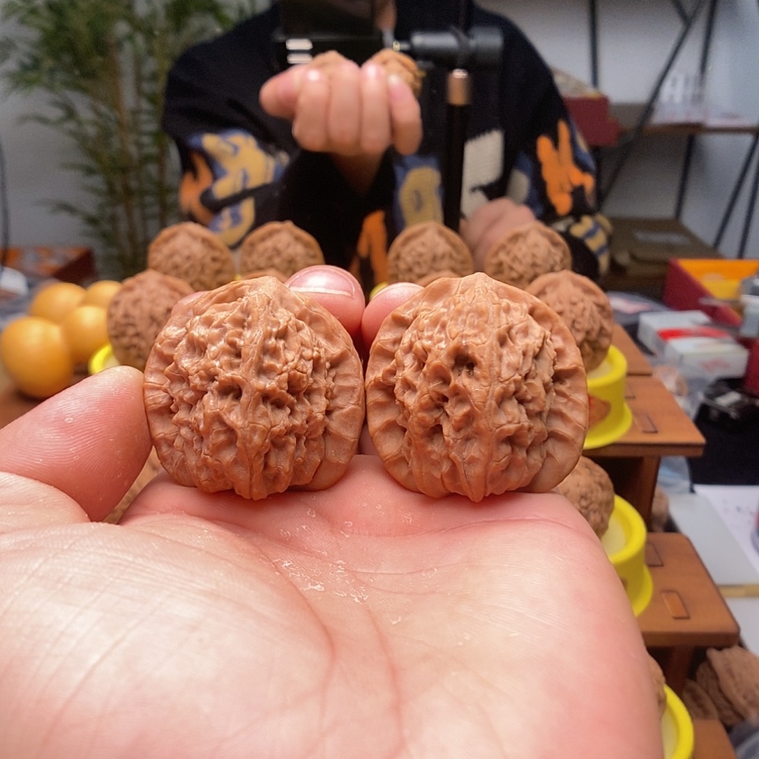 重***味吊坠文玩核桃马老四40矮桩