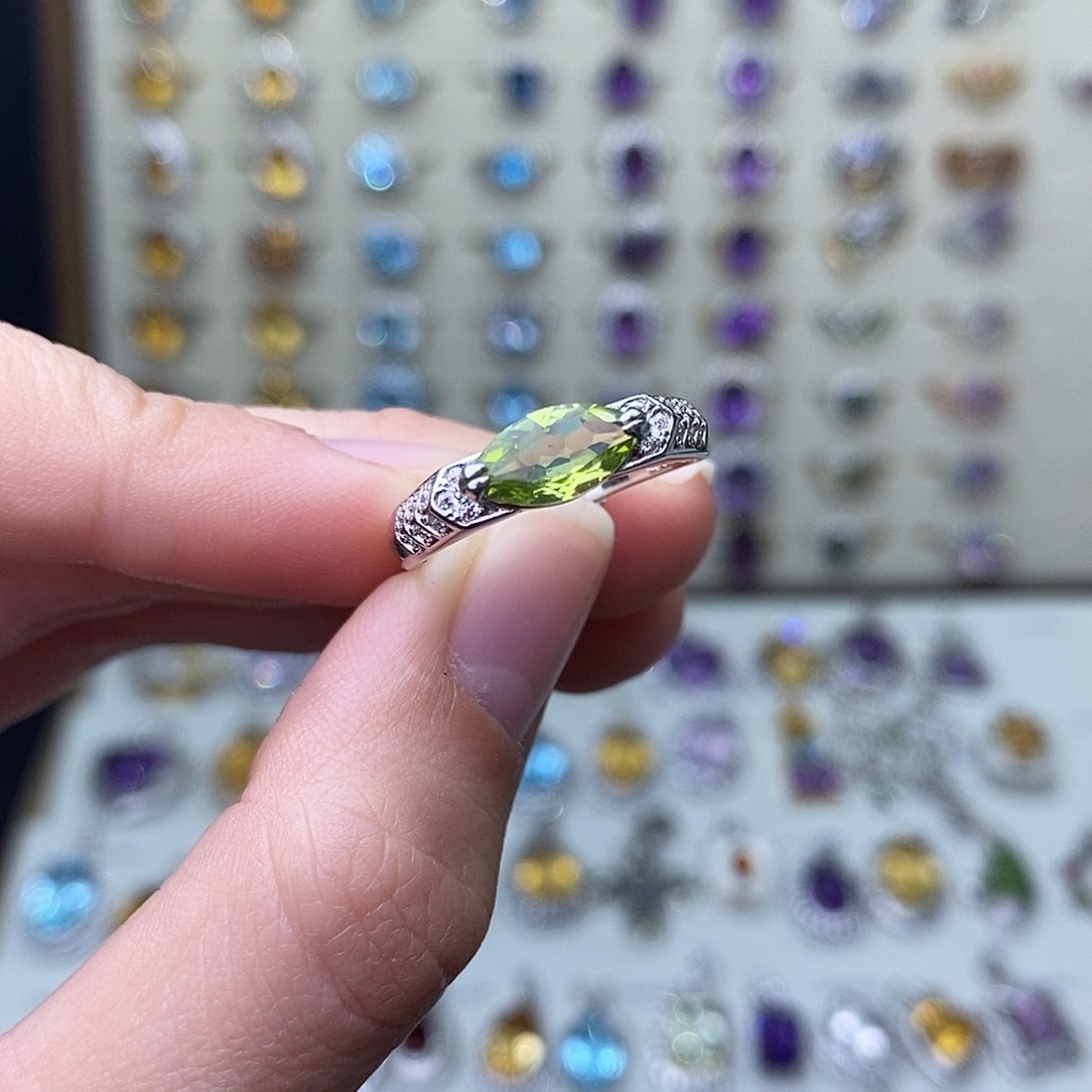 橄榄石戒指银S925镶嵌（需要证书备注）