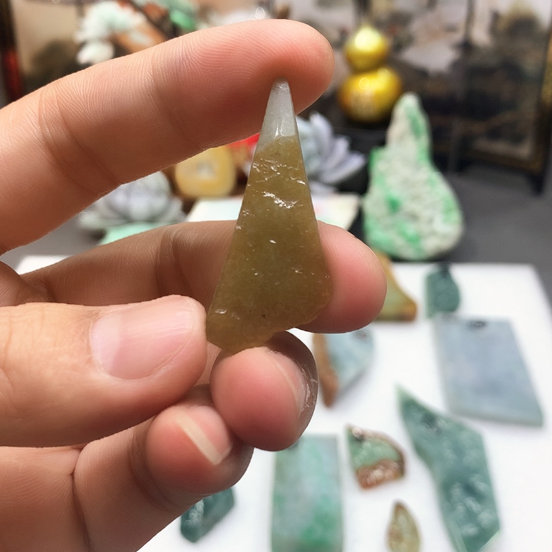 翡翠耳饰未镶嵌天然翡翠