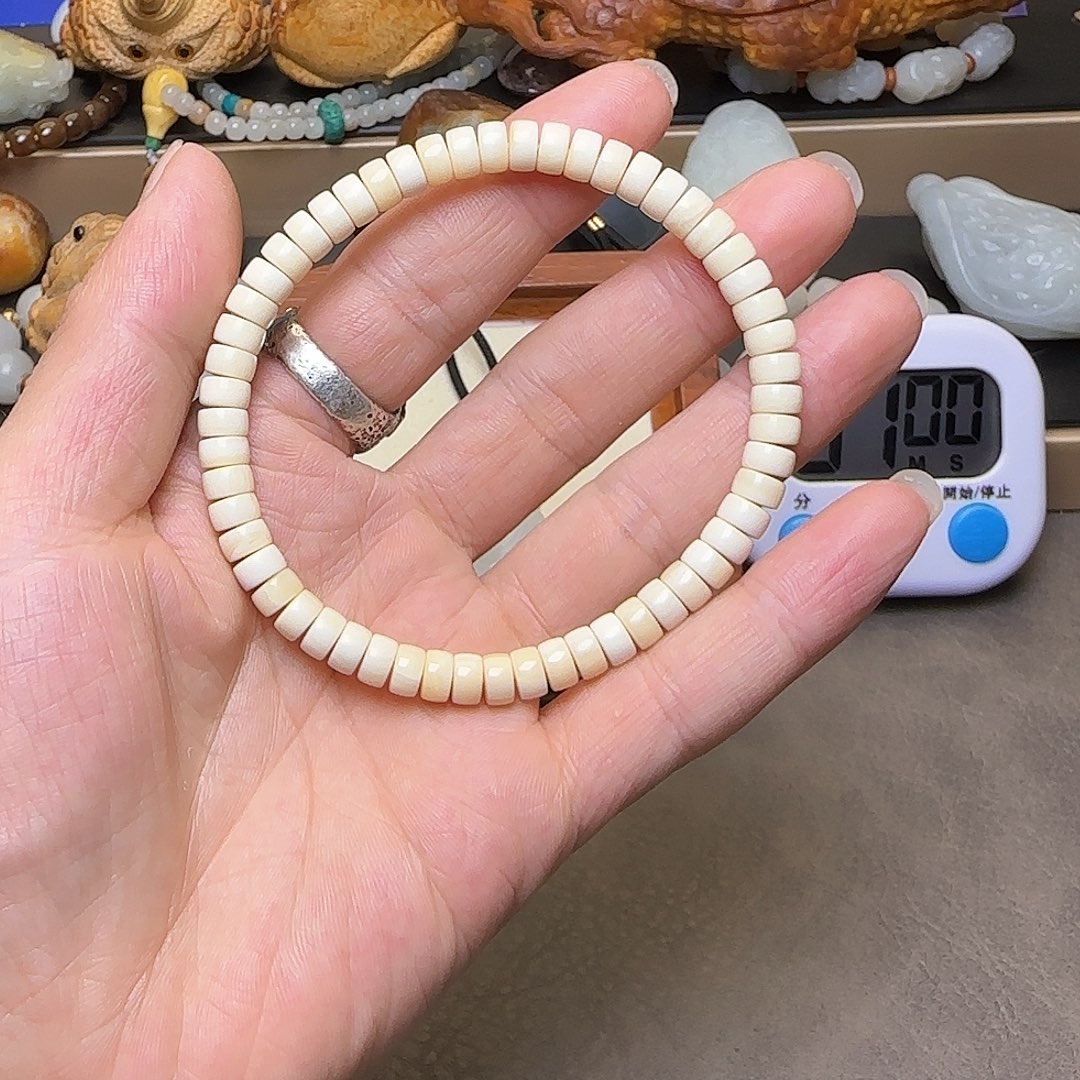 桃核吊坠长188宽7479高7271