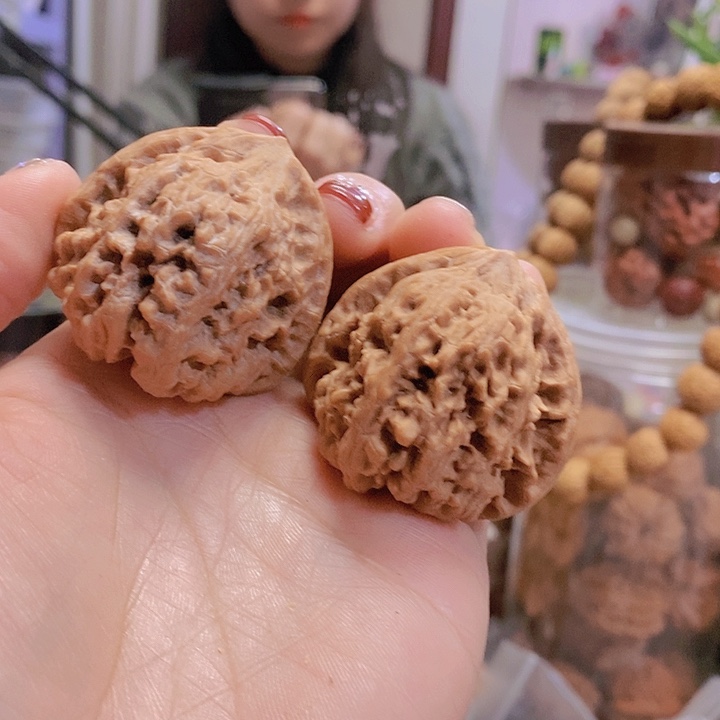 【闪购商品】文玩核桃把件41平谷凹底油