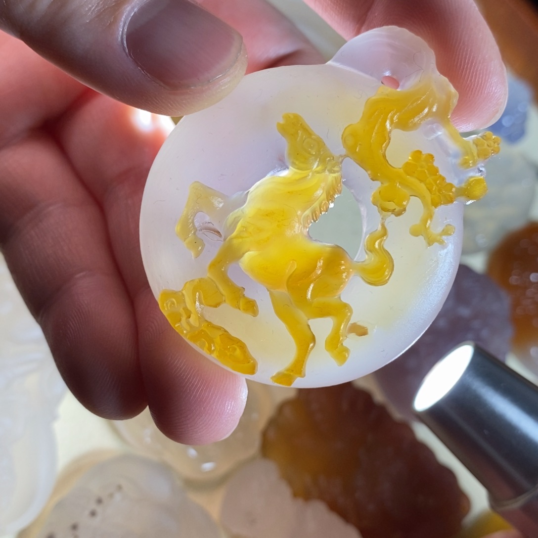 玛瑙/玉髓未镶嵌颈饰冰种玛瑙马牌