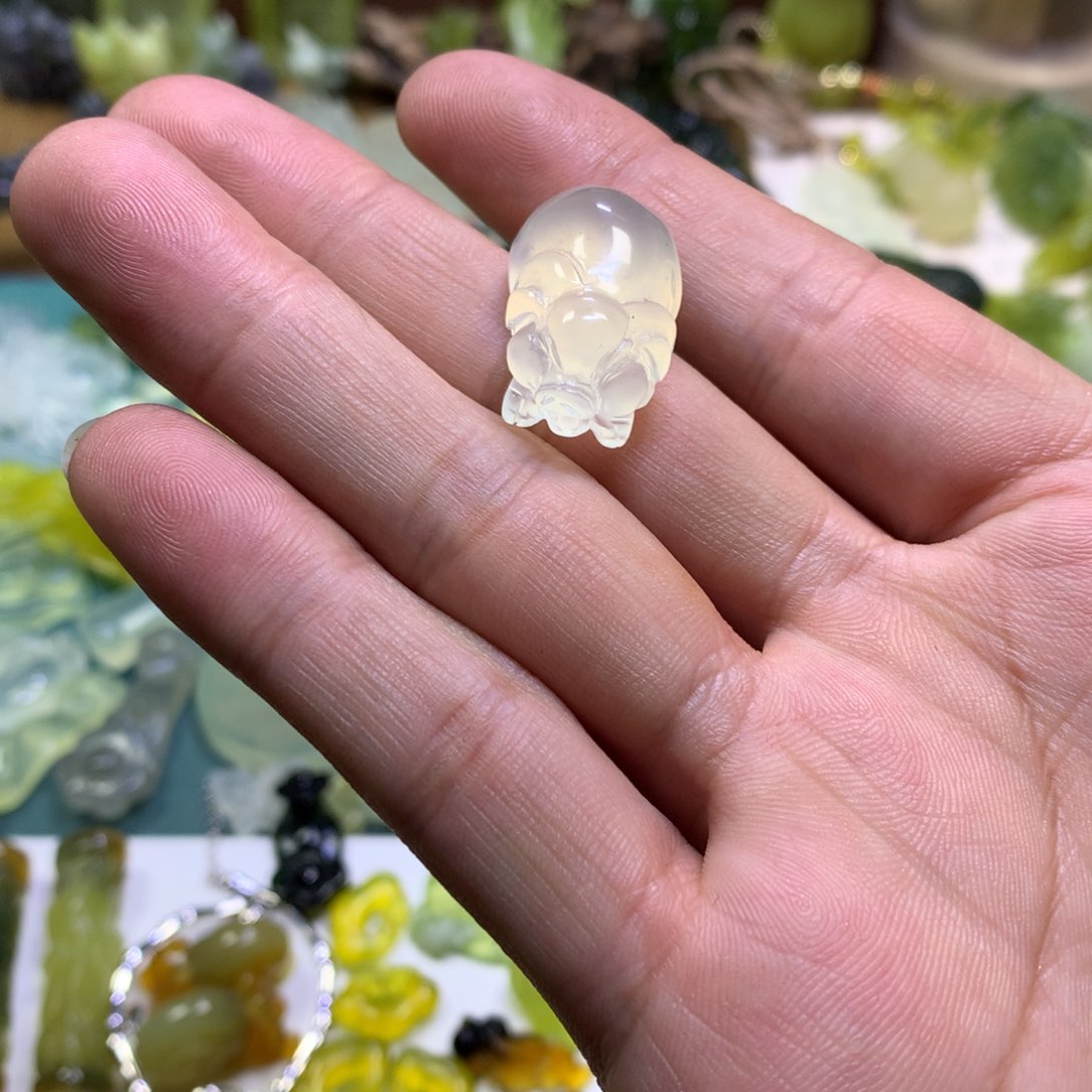 岫玉颈饰未镶嵌小猪
