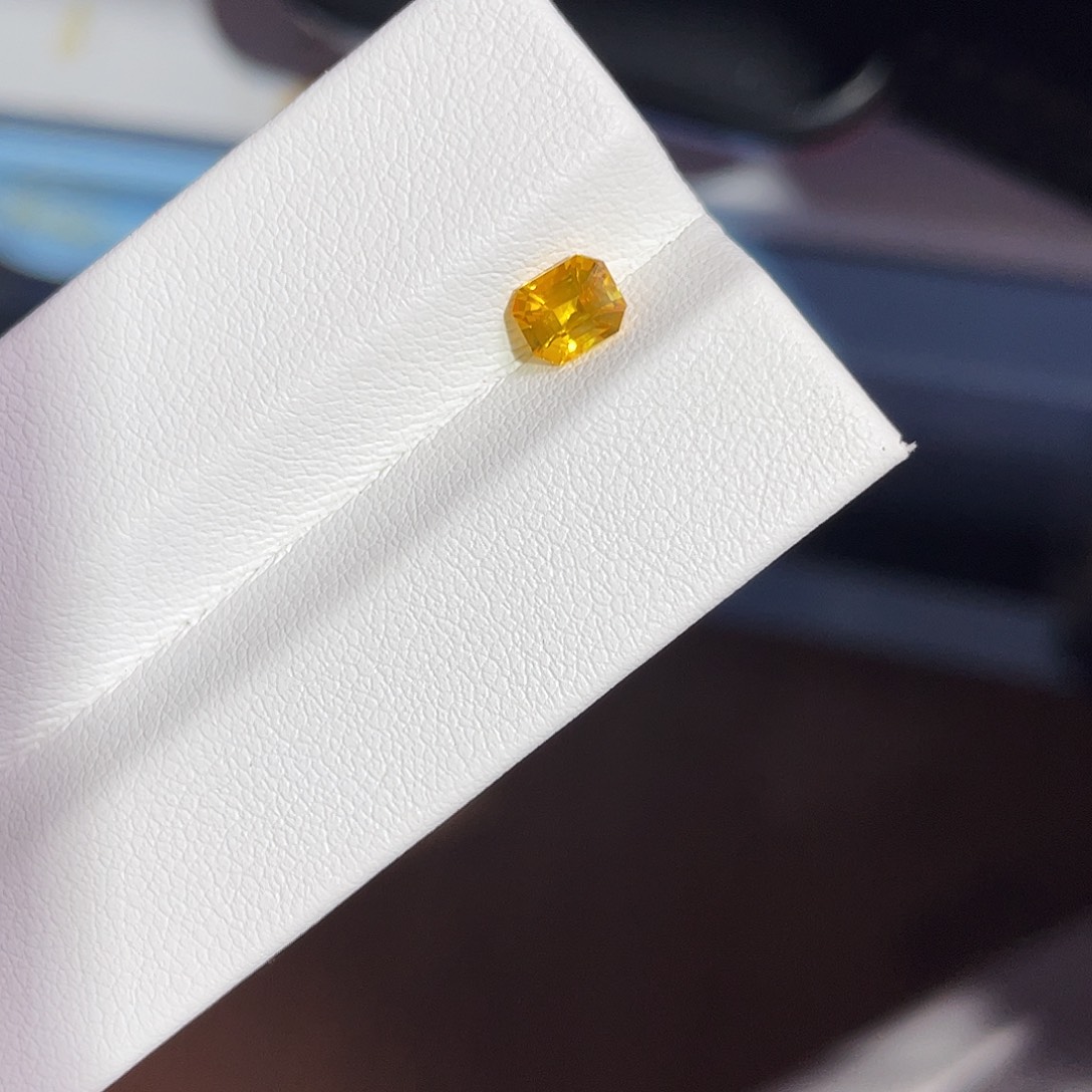 彩色蓝宝石裸石未镶嵌0.64ct