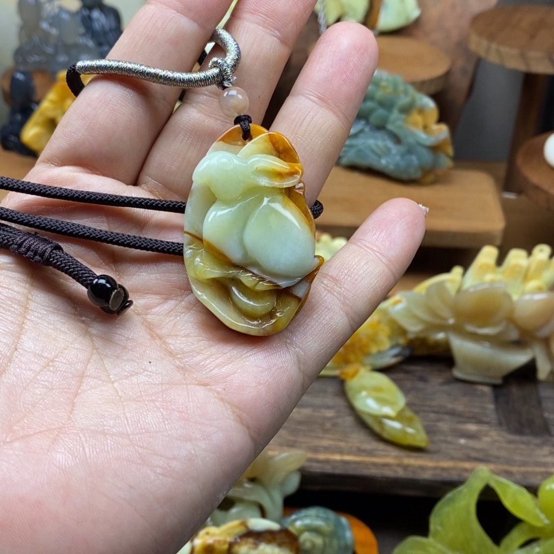 蛇纹石玉未镶嵌吊坠(赠链)