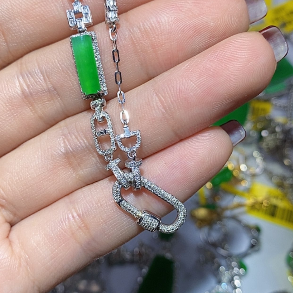 【闪购商品】翡翠颈饰18K金镶嵌五****e项链